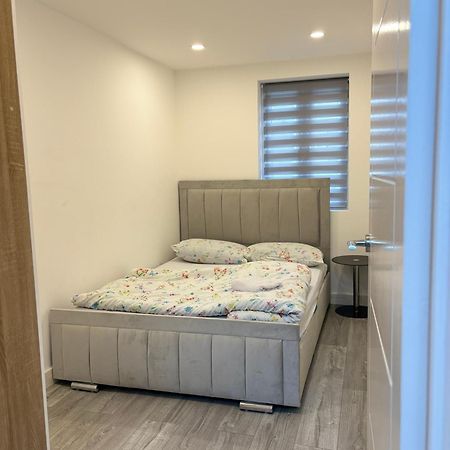 Newly Build 2Br Property With Free Parking Хай Уикъмб Екстериор снимка