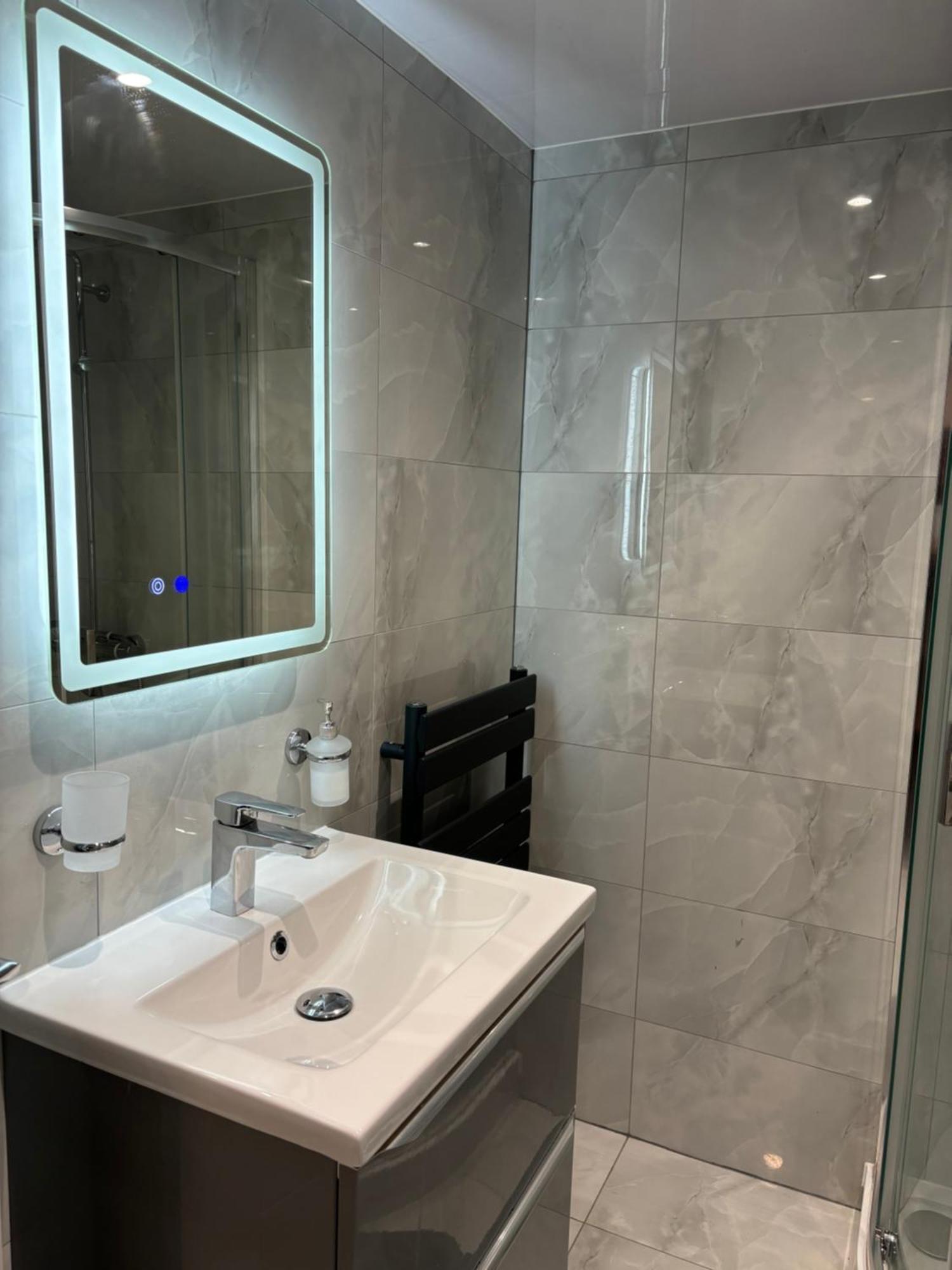 Newly Build 2Br Property With Free Parking Хай Уикъмб Екстериор снимка