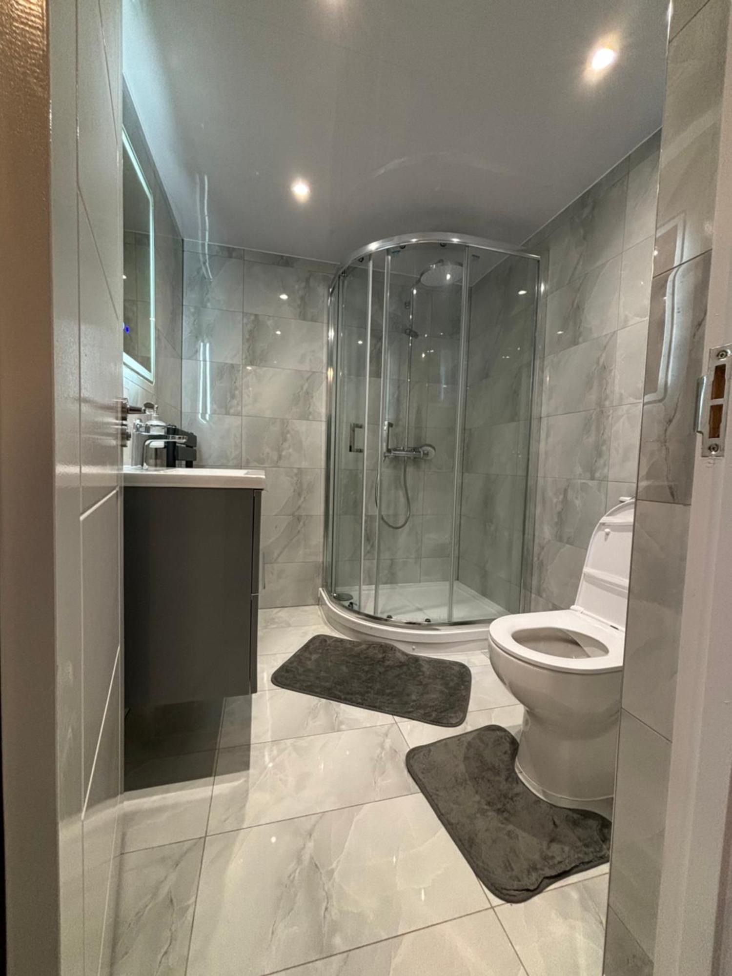 Newly Build 2Br Property With Free Parking Хай Уикъмб Екстериор снимка