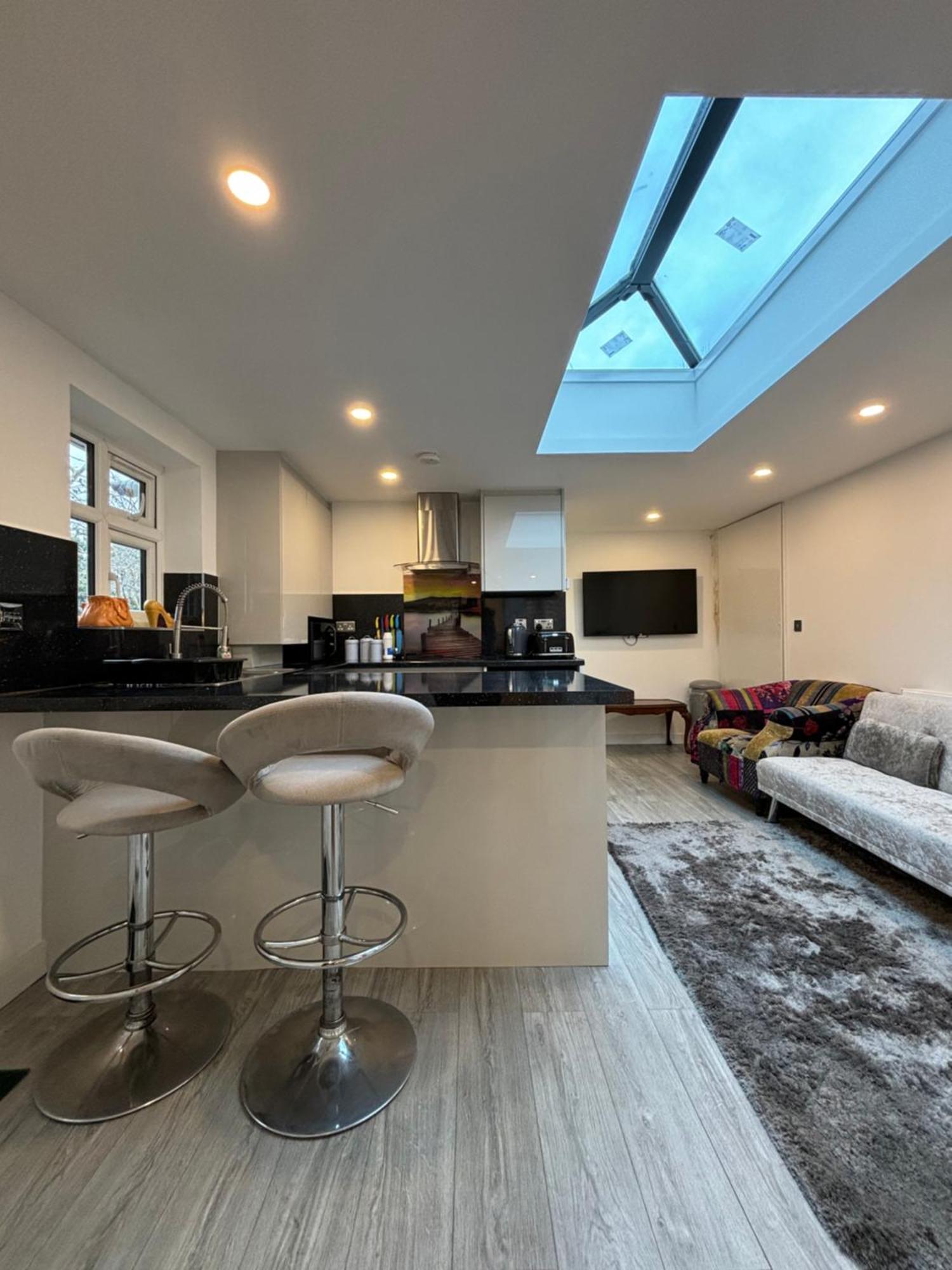 Newly Build 2Br Property With Free Parking Хай Уикъмб Екстериор снимка