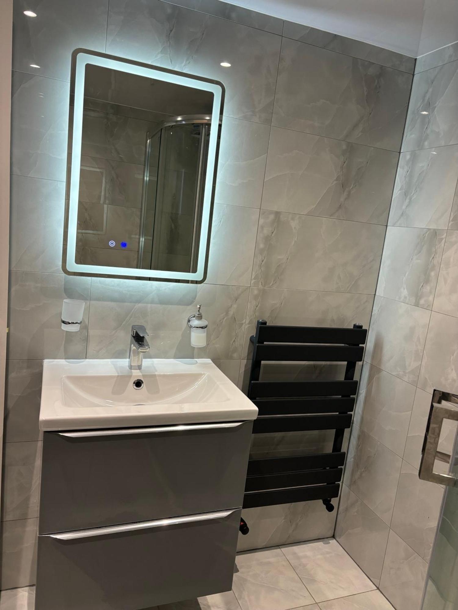 Newly Build 2Br Property With Free Parking Хай Уикъмб Екстериор снимка