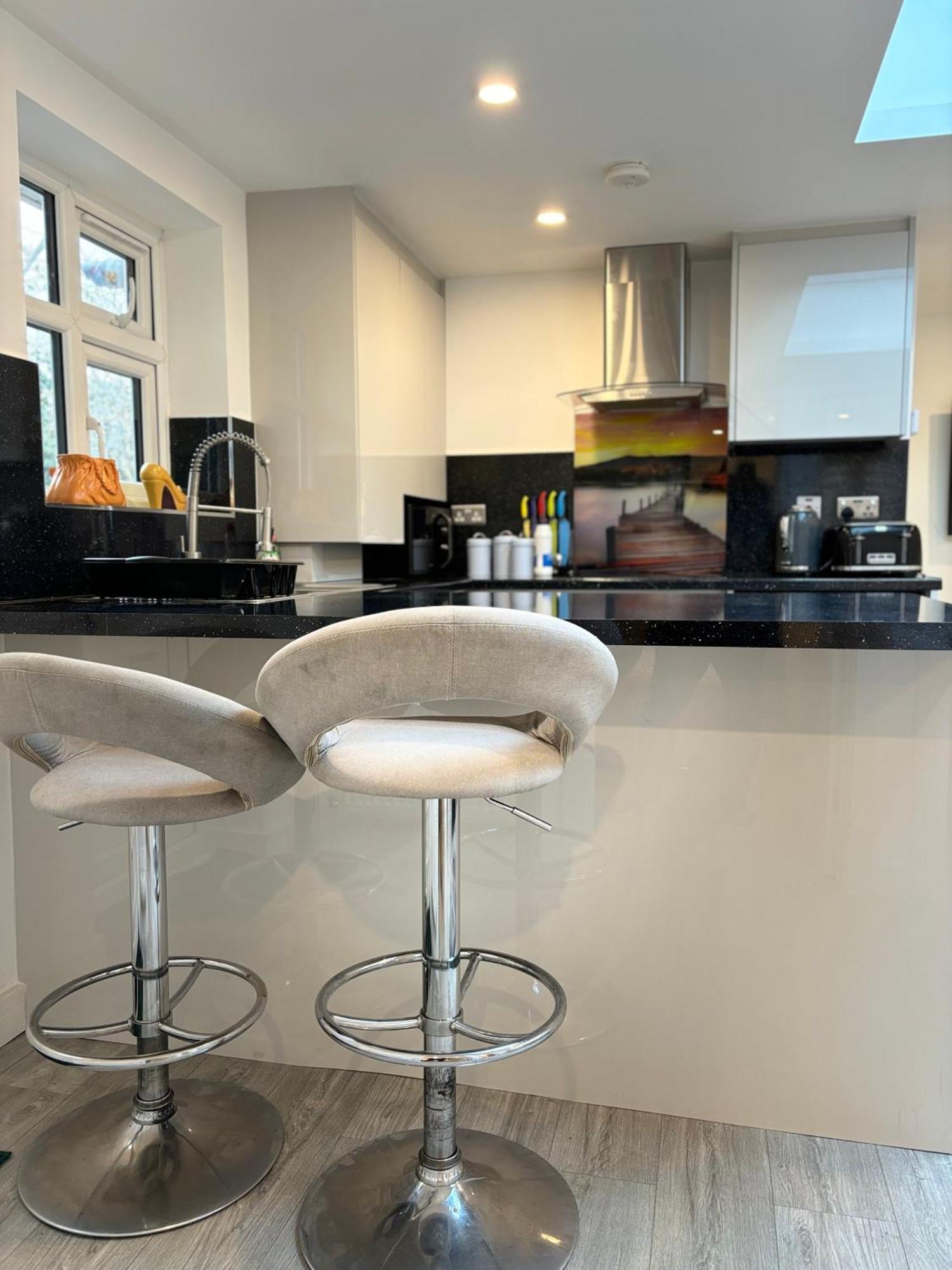 Newly Build 2Br Property With Free Parking Хай Уикъмб Екстериор снимка