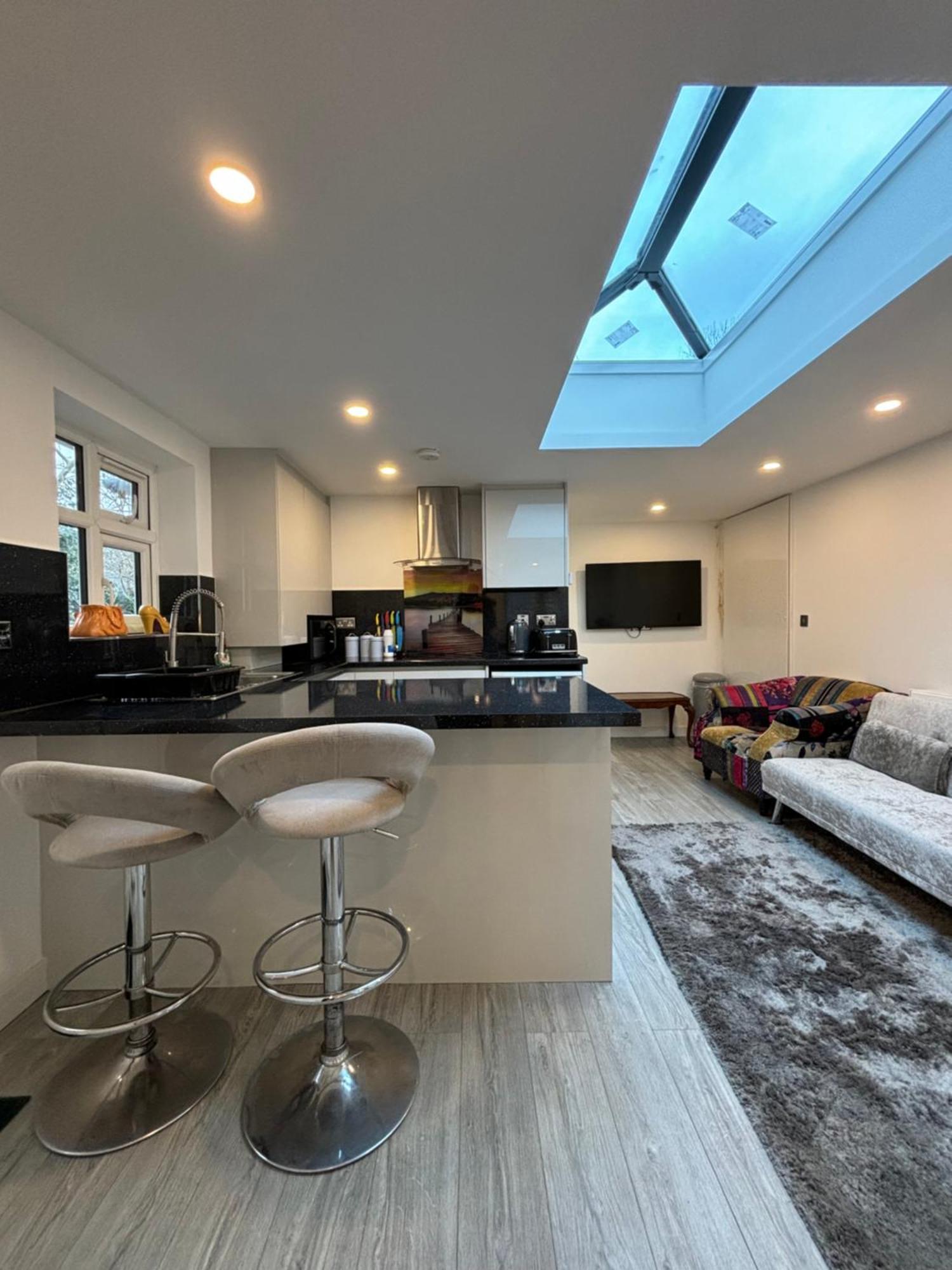 Newly Build 2Br Property With Free Parking Хай Уикъмб Екстериор снимка